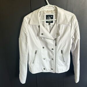 ✨ VINTAGE ✨ Unique White faux leather moto jacket!